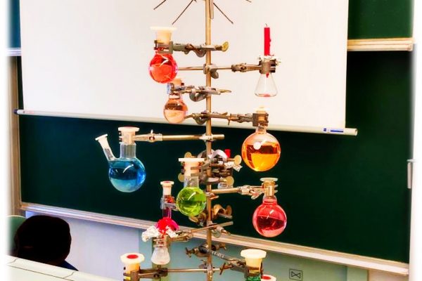Vorweihnachtliche Grüße aus der Chemie
